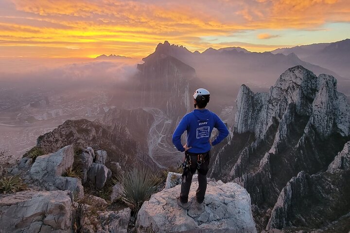 Nido de los Aguiluchos, Monterrey: Hiking + Rock Climbing + 3 Rappels | wizardtrip