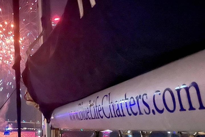 Private Yachtcharter im Hafen von Charleston mit malerischem Blick auf historische Stätten und die Stadtkulisse, Foto 19 | wizardtrip