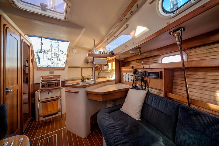 Private Yachtcharter im Hafen von Charleston mit malerischem Blick auf historische Stätten und die Stadtkulisse, Foto 35 | wizardtrip