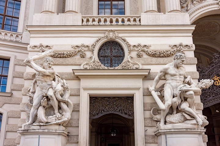 Entdecken Sie die Wiener Hofburg, das Sisi Museum und kaiserliche Gärten auf einer geführten Tour ohne Anstehen, Foto 12 | wizardtrip