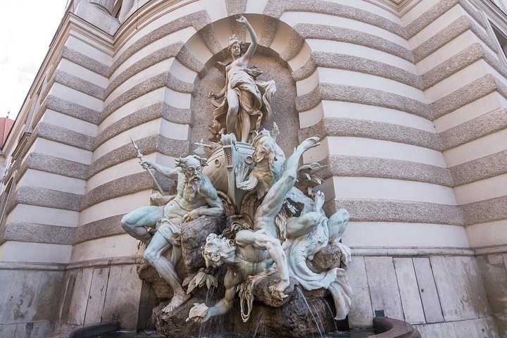 Entdecken Sie die Wiener Hofburg, das Sisi Museum und kaiserliche Gärten auf einer geführten Tour ohne Anstehen, Foto 16 | wizardtrip
