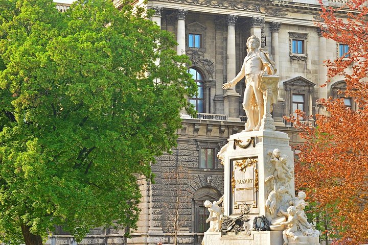 Entdecken Sie die Wiener Hofburg, das Sisi Museum und kaiserliche Gärten auf einer geführten Tour ohne Anstehen, Foto 22 | wizardtrip