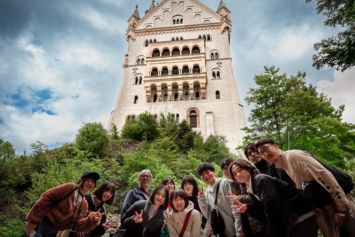 ミュンヘン発ノイシュヴァンシュタイン城へのガイド付きツアー。おとぎ話のような建築とバイエルンアルプスの美しい景色が特徴です、写真7 | wizardtrip