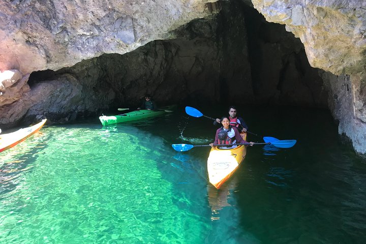 Kayakers paddle through the stunning Black Canyon towards Emerald Cove on the Colorado River near Las Vegas, photo 10 | wizardtrip