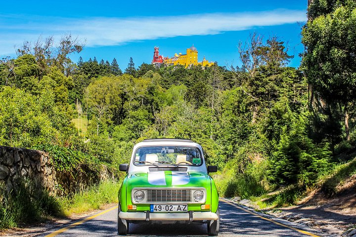 Private Tour durch Sintras Paläste, Berge und Küste in einem Oldtimer mit lokalen Reiseleitern, Foto 10 | wizardtrip