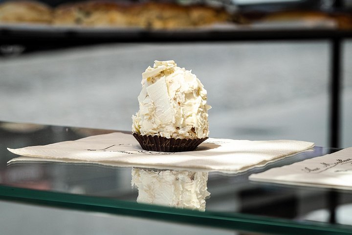 En gourmetvandringstur med mat- och vinprovning genom Montmartres charmiga gator i Paris, foto 22 | wizardtrip