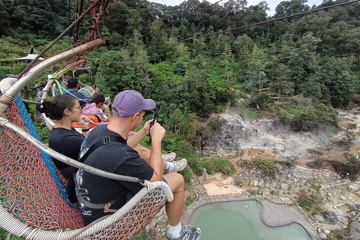 Privétour van White Crater, theevelden en warmwaterbronnen in Bandung, Indonesië, foto 11 | wizardtrip
