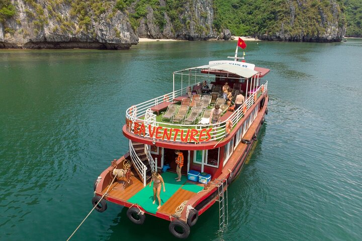Heldags båttur som utforskar Lan Ha och Ha Long Bay från Cat Ba, med kajakpaddling och bad, foto 9 | wizardtrip