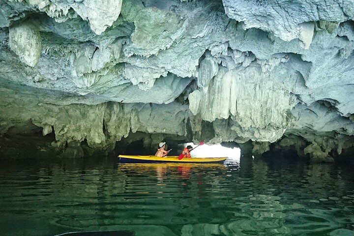 Heldags båttur som utforskar Lan Ha och Ha Long Bay från Cat Ba, med kajakpaddling och bad, foto 10 | wizardtrip