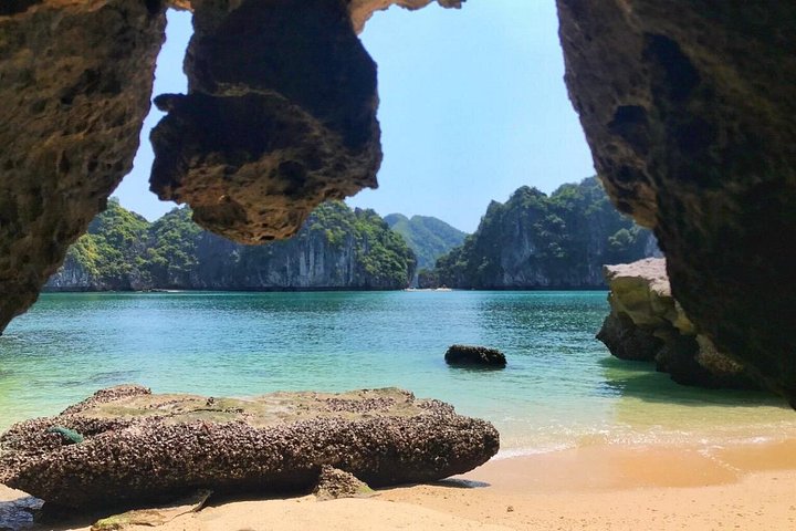 Heldags båttur som utforskar Lan Ha och Ha Long Bay från Cat Ba, med kajakpaddling och bad, foto 12 | wizardtrip