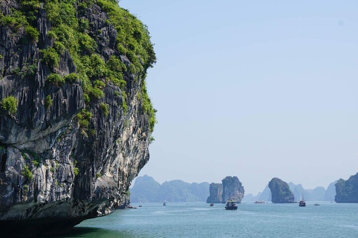 Heldags båttur som utforskar Lan Ha och Ha Long Bay från Cat Ba, med kajakpaddling och bad, foto 29 | wizardtrip