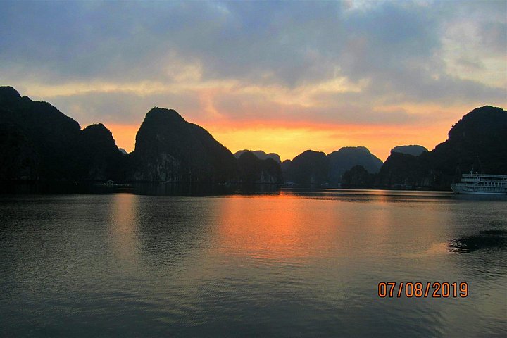 Cruise through the stunning limestone karsts of Lan Ha and Ha Long Bay on a multi-day adventure from Cat Ba, photo 6 | wizardtrip