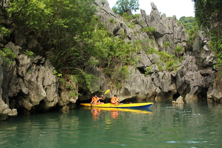 Cruise through the stunning limestone karsts of Lan Ha and Ha Long Bay on a multi-day adventure from Cat Ba, photo 10 | wizardtrip
