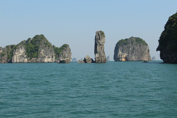 Cruise through the stunning limestone karsts of Lan Ha and Ha Long Bay on a multi-day adventure from Cat Ba, photo 11 | wizardtrip