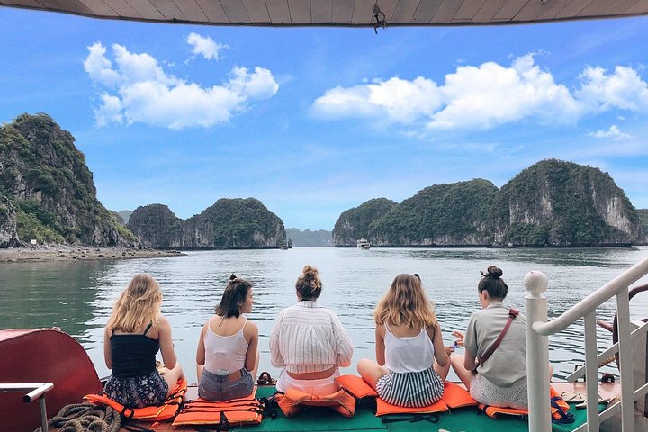 Cruise through the stunning limestone karsts of Lan Ha and Ha Long Bay on a multi-day adventure from Cat Ba, photo 26 | wizardtrip