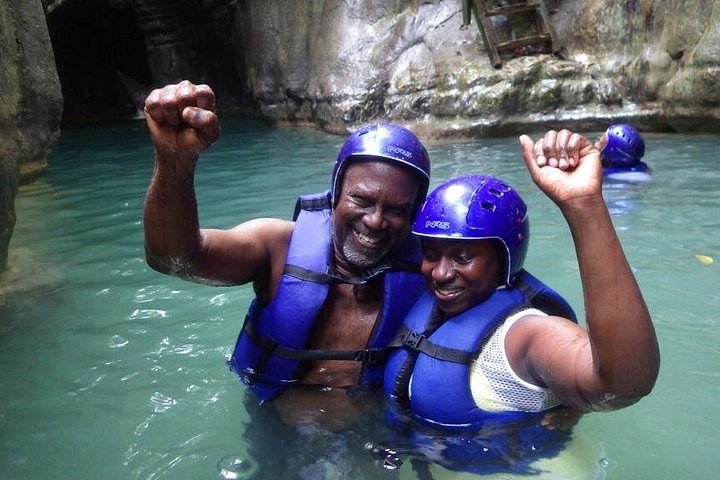 Passeio de aventura às 27 Cascatas de Damajagua em Puerto Plata, República Dominicana, com escorregas e piscinas naturais, foto 11 | wizardtrip