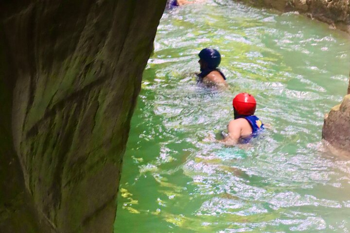 Passeio de aventura às 27 Cascatas de Damajagua em Puerto Plata, República Dominicana, com escorregas e piscinas naturais, foto 18 | wizardtrip