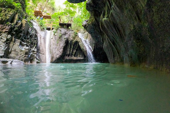 Passeio de aventura às 27 Cascatas de Damajagua em Puerto Plata, República Dominicana, com escorregas e piscinas naturais, foto 35 | wizardtrip