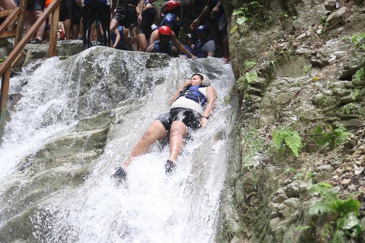 Passeio de aventura às 27 Cascatas de Damajagua em Puerto Plata, República Dominicana, com escorregas e piscinas naturais, foto 42 | wizardtrip