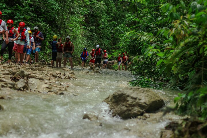 Passeio de aventura às 27 Cascatas de Damajagua em Puerto Plata, República Dominicana, com escorregas e piscinas naturais, foto 45 | wizardtrip