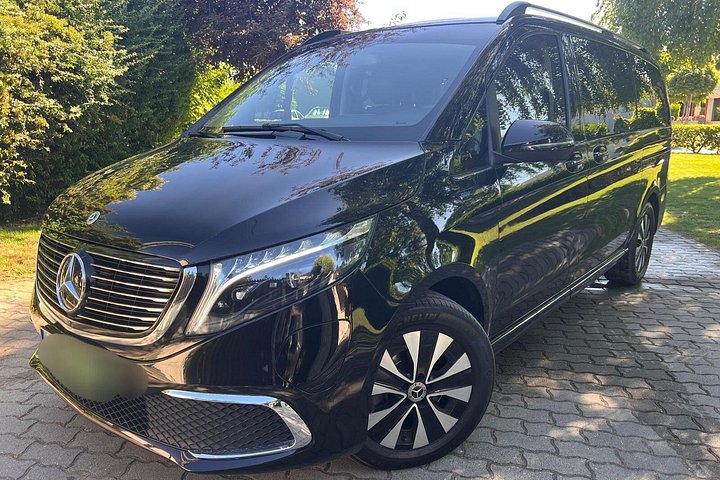 Private airport transfer in Budapest, Hungary, offering comfortable and efficient transportation, photo 7 | wizardtrip
