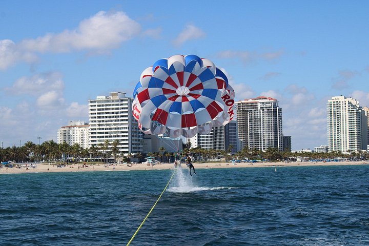 Aventure en parachute ascensionnel au-dessus de l'océan à Fort Lauderdale, Floride, offrant des vues côtières magnifiques, photo 15 | wizardtrip