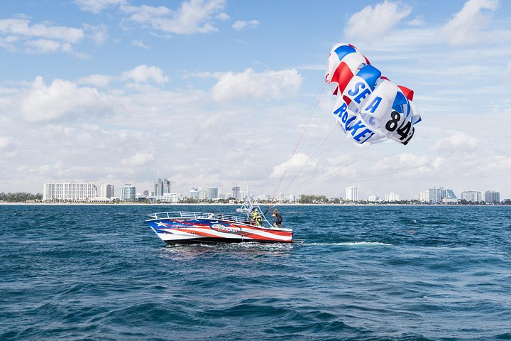 Aventure en parachute ascensionnel au-dessus de l'océan à Fort Lauderdale, Floride, offrant des vues côtières magnifiques, photo 16 | wizardtrip