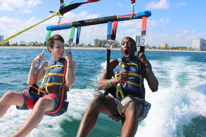 Aventure en parachute ascensionnel au-dessus de l'océan à Fort Lauderdale, Floride, offrant des vues côtières magnifiques, photo 18 | wizardtrip