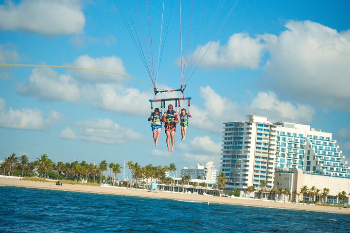 Aventure en parachute ascensionnel au-dessus de l'océan à Fort Lauderdale, Floride, offrant des vues côtières magnifiques, photo 32 | wizardtrip
