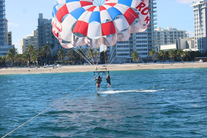 Aventure en parachute ascensionnel au-dessus de l'océan à Fort Lauderdale, Floride, offrant des vues côtières magnifiques, photo 37 | wizardtrip