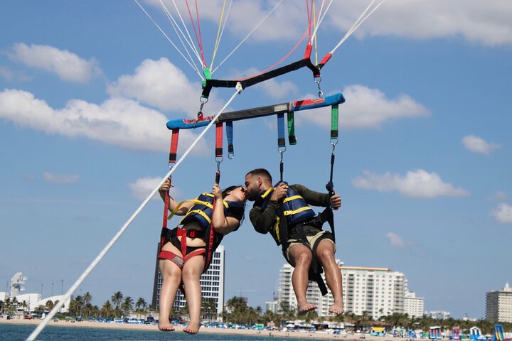 Aventure en parachute ascensionnel au-dessus de l'océan à Fort Lauderdale, Floride, offrant des vues côtières magnifiques, photo 39 | wizardtrip