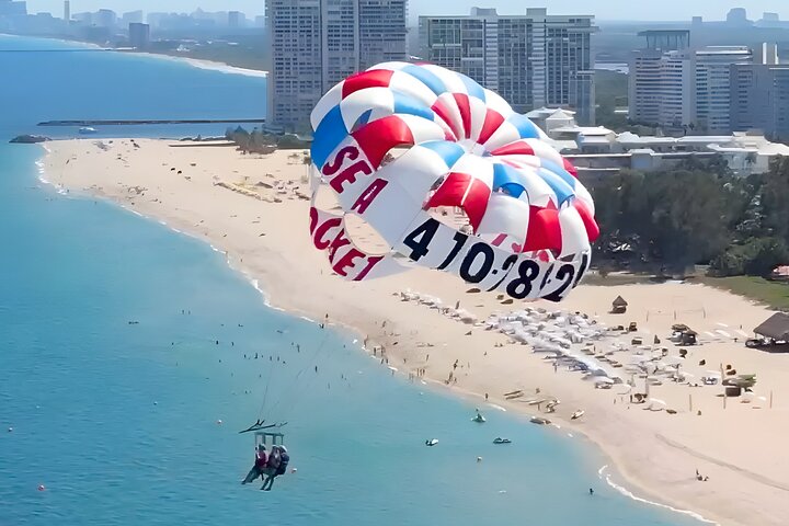 Aventure en parachute ascensionnel au-dessus de l'océan à Fort Lauderdale, Floride, offrant des vues côtières magnifiques, photo 42 | wizardtrip
