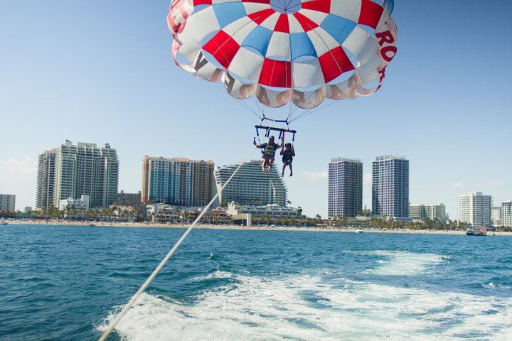 Aventure en parachute ascensionnel au-dessus de l'océan à Fort Lauderdale, Floride, offrant des vues côtières magnifiques, photo 48 | wizardtrip