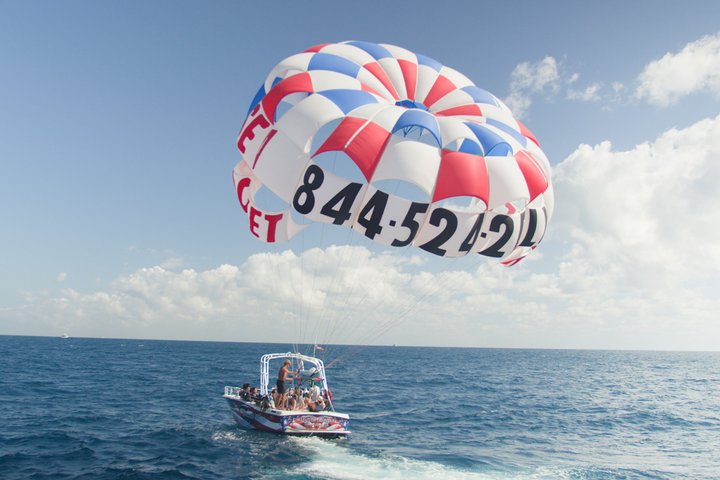 Aventure en parachute ascensionnel au-dessus de l'océan à Fort Lauderdale, Floride, offrant des vues côtières magnifiques, photo 50 | wizardtrip