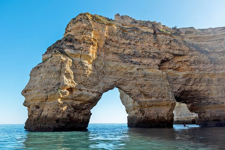 Tour en barco explorando las cuevas de Benagil y las impresionantes playas del Algarve, foto 6 | wizardtrip
