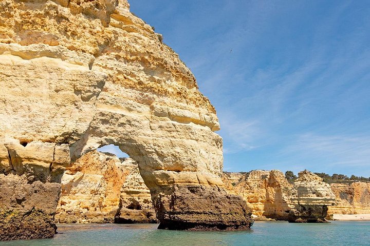 Tour en barco explorando las cuevas de Benagil y las impresionantes playas del Algarve, foto 14 | wizardtrip