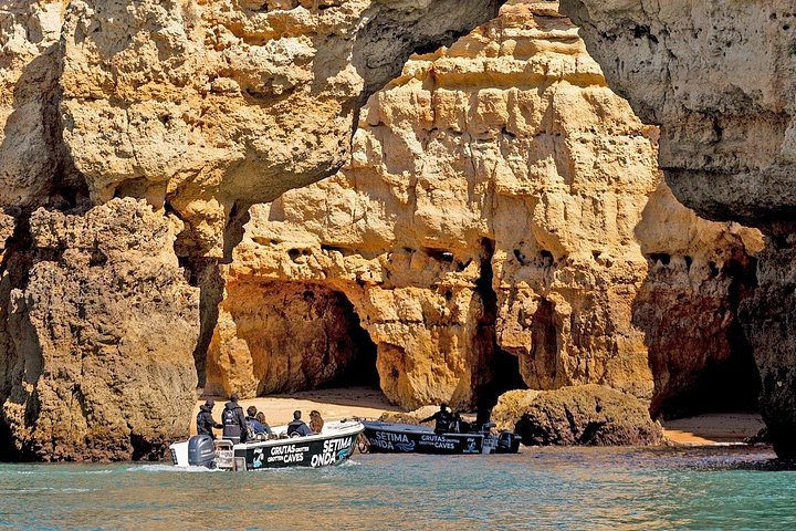 Tour en barco explorando las cuevas de Benagil y las impresionantes playas del Algarve, foto 15 | wizardtrip