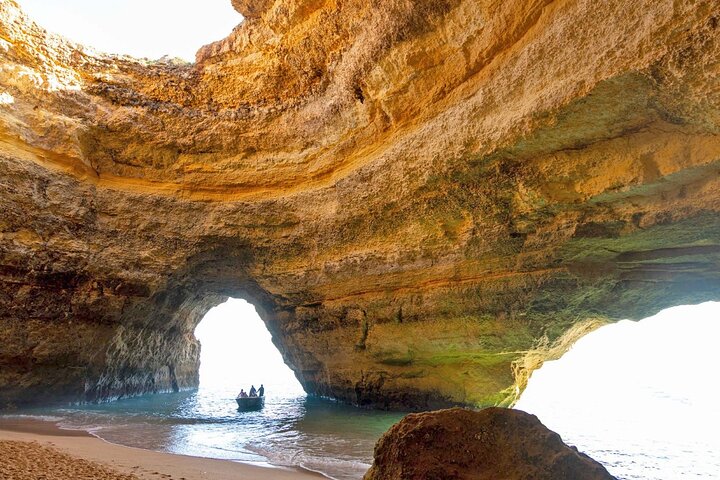 Tour en barco explorando las cuevas de Benagil y las impresionantes playas del Algarve, foto 16 | wizardtrip