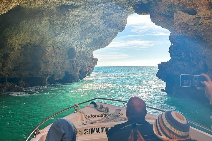 Tour en barco explorando las cuevas de Benagil y las impresionantes playas del Algarve, foto 17 | wizardtrip