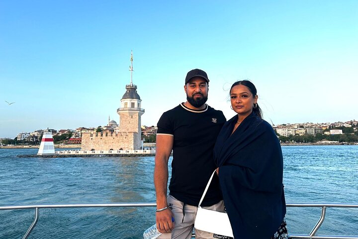 Croisière en yacht de luxe sur le Bosphore d'Istanbul au coucher du soleil, passant devant des monuments emblématiques, photo 13 | wizardtrip