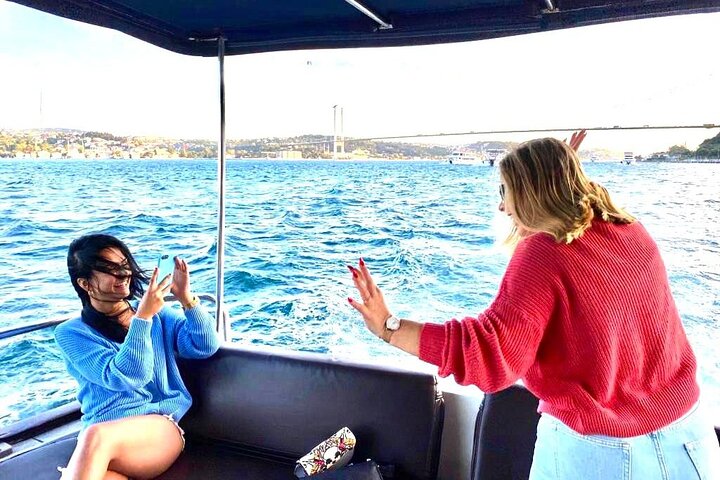 Croisière en yacht de luxe sur le Bosphore d'Istanbul au coucher du soleil, passant devant des monuments emblématiques, photo 20 | wizardtrip