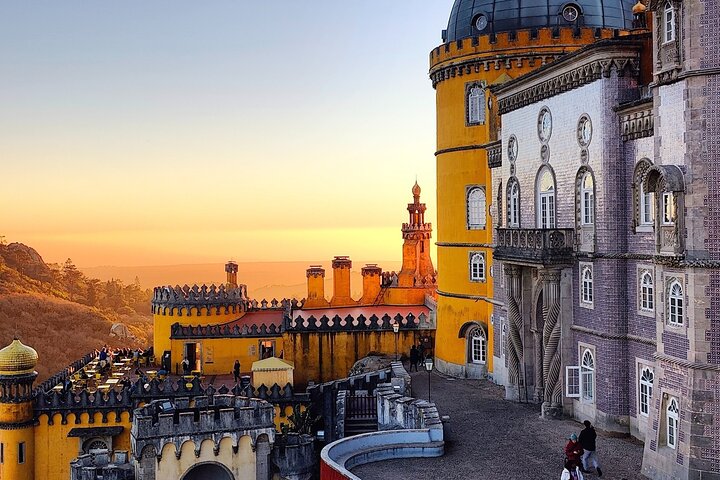 Half-day tour exploring Sintra's Pena Palace and Quinta da Regaleira from Lisbon, photo 7 | wizardtrip
