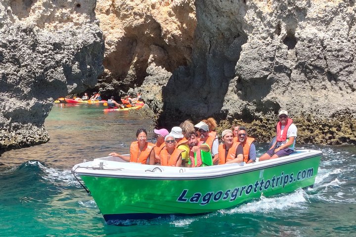Passeio de barco explorando as grutas marinhas e a costa da Ponta da Piedade em Lagos, Portugal, foto 7 | wizardtrip