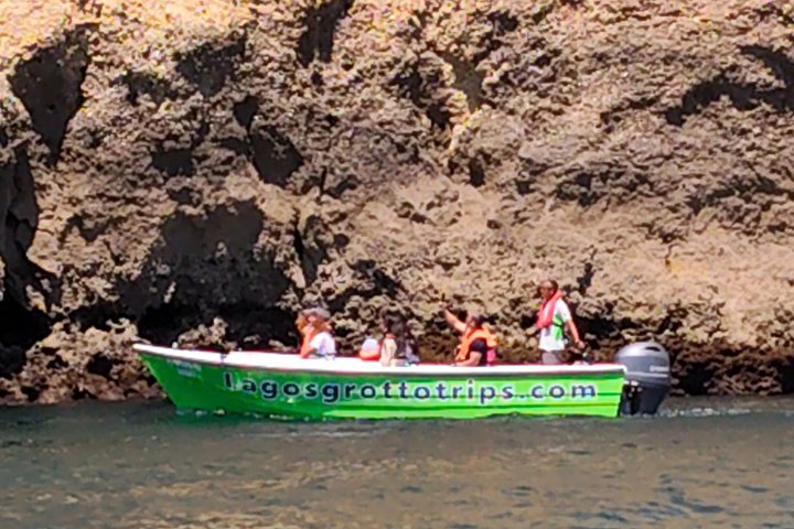 Passeio de barco explorando as grutas marinhas e a costa da Ponta da Piedade em Lagos, Portugal, foto 9 | wizardtrip