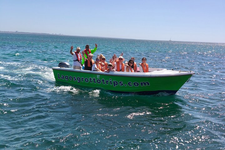 Passeio de barco explorando as grutas marinhas e a costa da Ponta da Piedade em Lagos, Portugal, foto 11 | wizardtrip