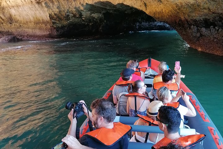 Excursión en barco a las famosas cuevas de Benagil desde Lagos, Portugal, foto 8 | wizardtrip