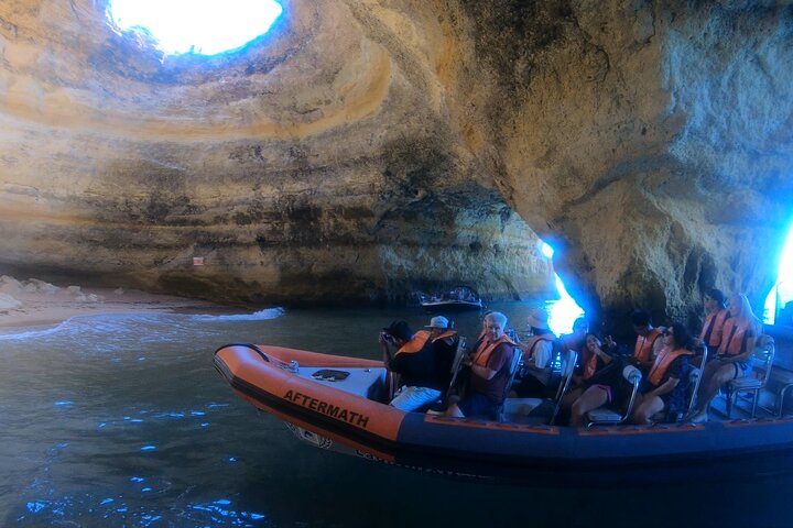 Excursión en barco a las famosas cuevas de Benagil desde Lagos, Portugal, foto 9 | wizardtrip