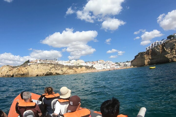 Excursión en barco a las famosas cuevas de Benagil desde Lagos, Portugal, foto 21 | wizardtrip