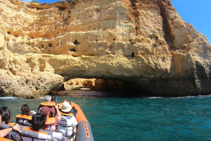 Excursión en barco a las famosas cuevas de Benagil desde Lagos, Portugal, foto 22 | wizardtrip