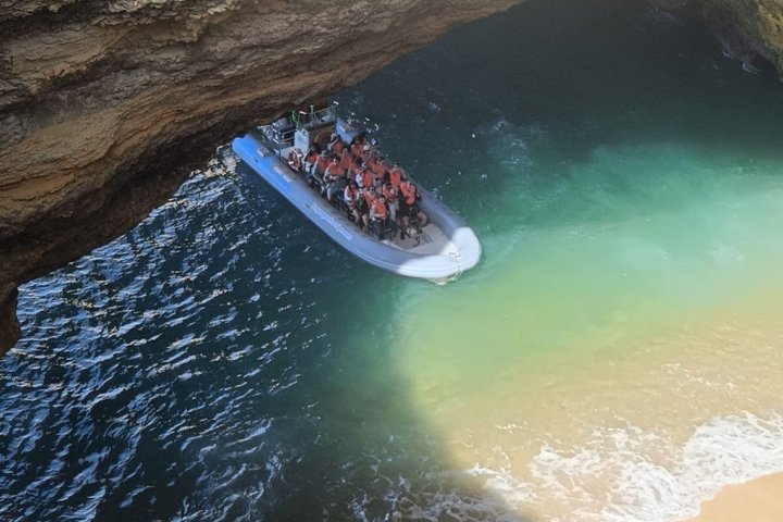 Excursión en barco a las famosas cuevas de Benagil desde Lagos, Portugal, foto 34 | wizardtrip